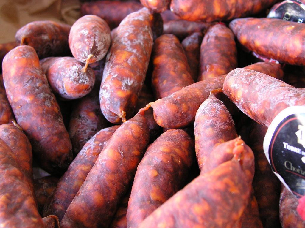 atar-perros-con-longanizas